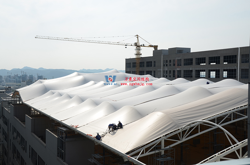 浙江真愛毯業科技有限公司廠房三屋面膜結構工程完工大吉！