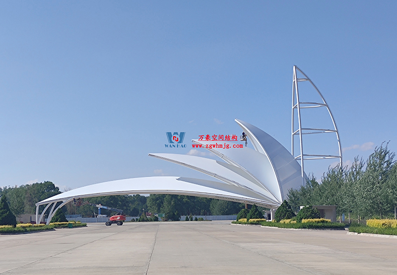 陜西定邊馬蓮灘沙漠公園鋼膜結構工程“奮力快跑”，工程“進度條”刷新了!