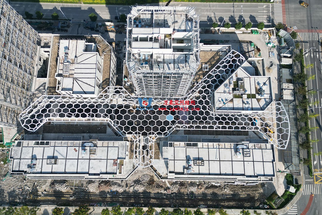 已完工，這個ETFE氣枕商業天幕閃亮登場！