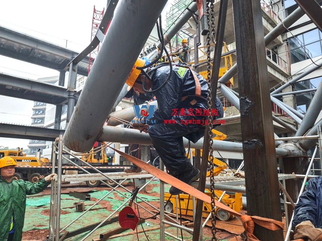 海南醫學院第一附屬醫院江東新院區連廊天幕順利完工 海南醫學院第一附屬醫院江東新院區連廊天幕順利完工