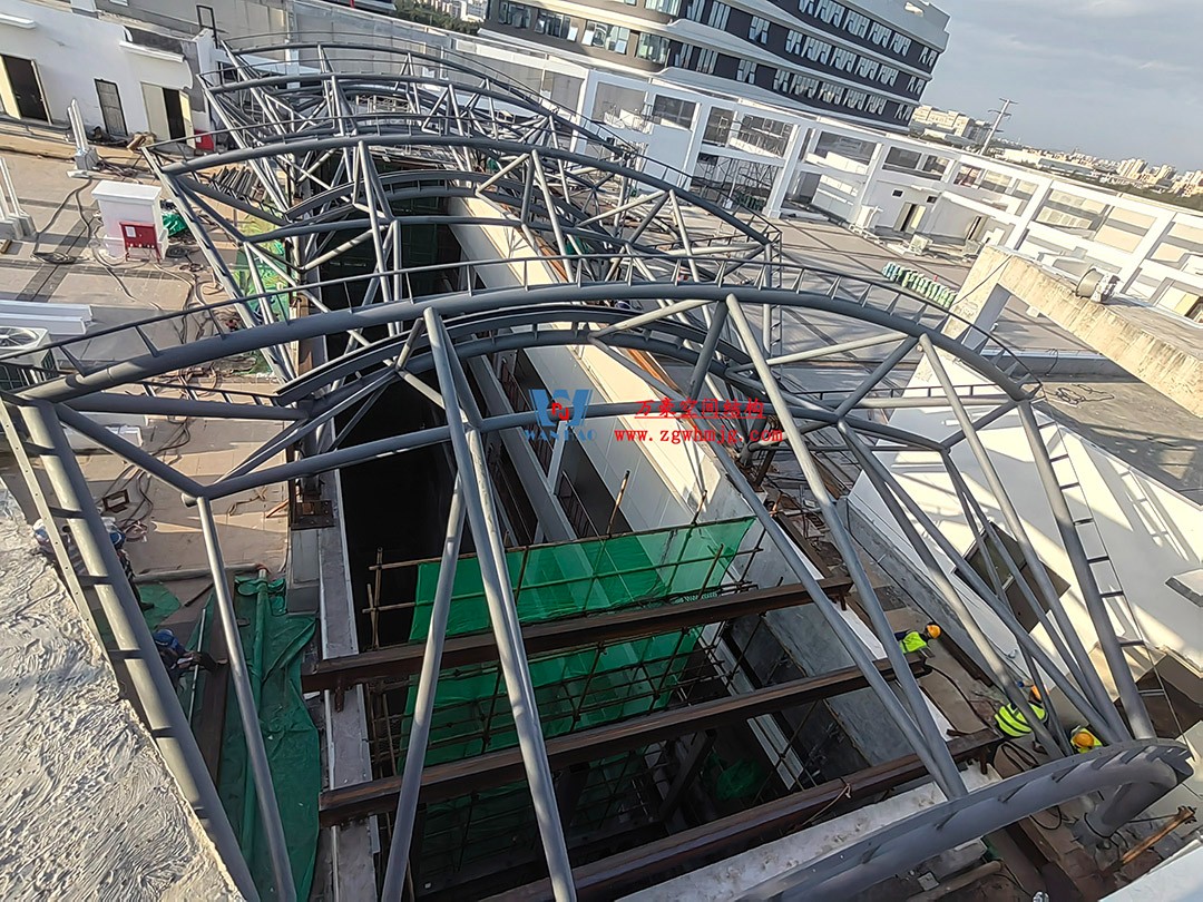 海南醫學院第一附屬醫院江東新院區連廊天幕順利完工 海南醫學院第一附屬醫院江東新院區連廊天幕順利完工