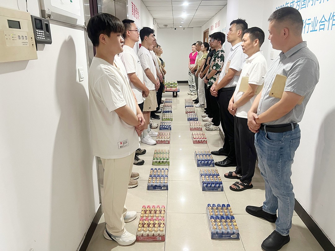 解暑“涼”方|萬(wàn)豪開展“夏日送清涼”慰問(wèn)活動(dòng)