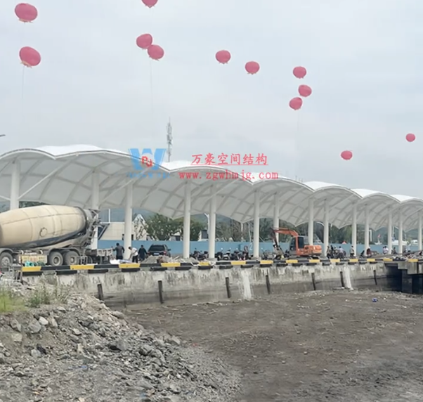 膜結(jié)構(gòu)遮陽(yáng)雨棚