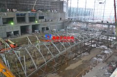 國(guó)內(nèi)單體反吊膜結(jié)構(gòu)火熱拼裝、吊裝中