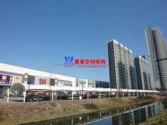 新型膜結(jié)構(gòu)車棚的優(yōu)點有哪些？膜結(jié)構(gòu)車棚優(yōu)勢具體體現(xiàn)在哪些方面？