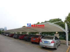 汽車車棚有哪幾種種類形式？為什么膜結構車棚會成為汽車車棚優選？