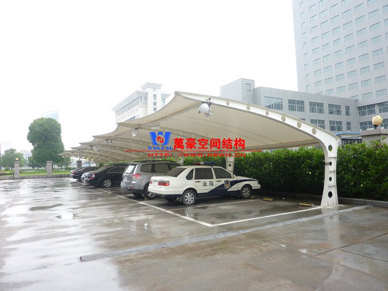 膜結構車棚